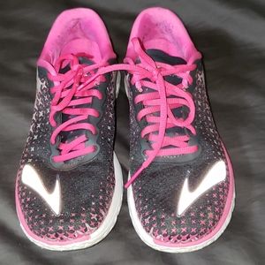 Brooks shoes. Size 8.5. M
